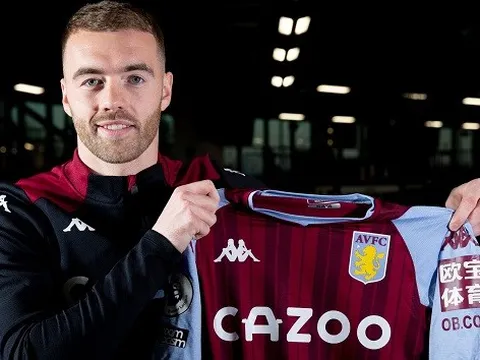 Chambers chia tay Pháo thủ, hai đồng đội cũ bất ngờ lao vào chúc mừng