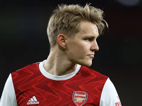 Chàng thư sinh của Arsenal gây ấn tượng với 8 lần tranh chấp thắng