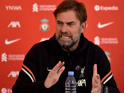 Chế nhạo M.U, Klopp 'hủy diệt' Agbonlahor