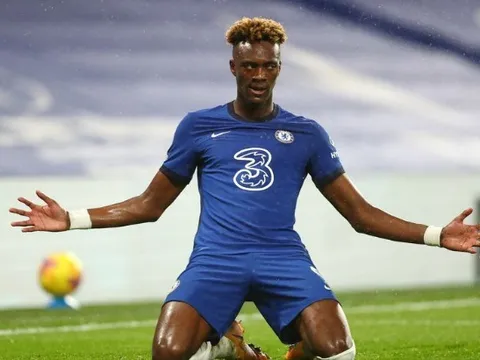 'Abraham không đến Arsenal không phải vì lý do tiền bạc'