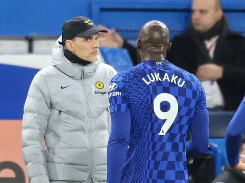 “Chelsea đang mắc kẹt với Lukaku”