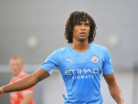 Chelsea đụng độ đại gia ở thương vụ Nathan Ake