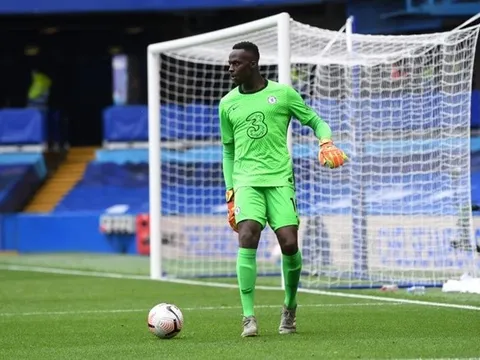 Tân binh chấn thương, CĐV Chelsea hoảng hốt: 'Chuyện gì đang xảy ra?'