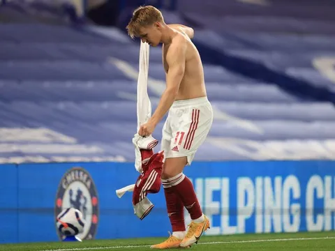 Chelsea gây chiến với Arsenal vì số 10 toàn năng