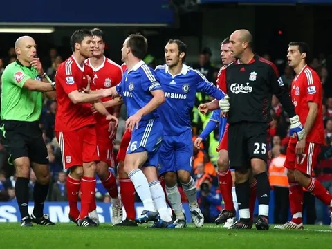 John Terry: 'Tôi nói với ông ta rằng đừng nhắc về Liverpool nữa'