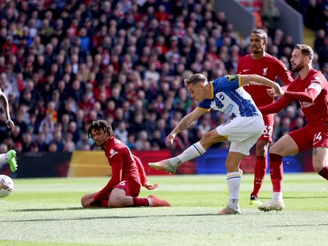 Liverpool choáng váng với cú hat-trick; Chelsea thắng ngược kịch tính