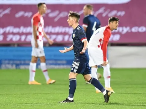 SỐC! 'Báu vật' Chelsea nhận thẻ đỏ khó tin sau 8 phút góp mặt trên sân