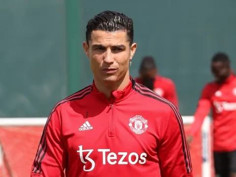 "Chelsea nên dốc toàn lực vì Ronaldo"