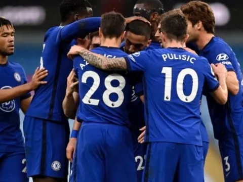 Chelsea nên dứt khoát với "máy đánh đầu"