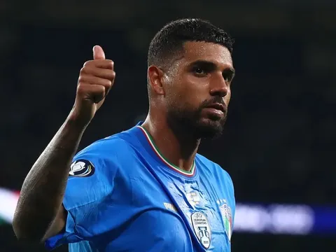 Chelsea ra giá cho Emerson Palmieri