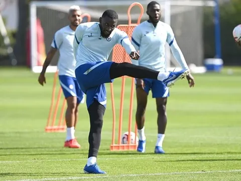 PSG tăm tia 'nạn nhân' của Thiago Silva, Chelsea làm rõ lập trường