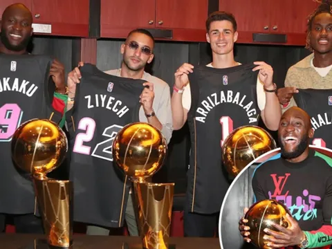 Lukaku cười tươi, Ziyech cool ngầu trước ống kính