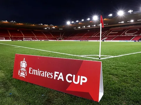 Chelsea yêu cầu đối thủ không đón khán giả vào sân