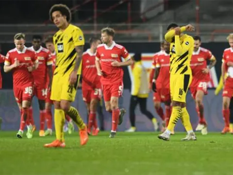 Chết bởi 'cố định', Dortmund thất thủ trước kẻ ngổ ngáo Union Berlin