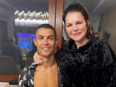Chị gái Ronaldo nói CĐV Bồ Đào Nha vô ơn