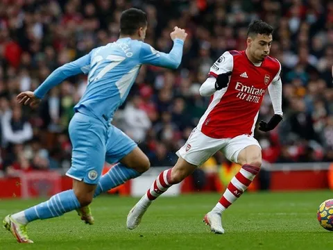 Chỉ một thay đổi, Martinelli đã khiến Arteta loại Smith Rowe khỏi đội hình chính