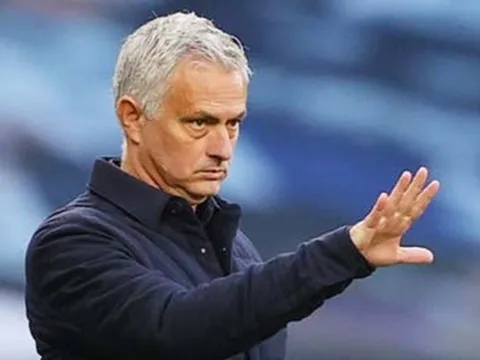 Chỉ sau 2 trận, Tottenham đã viết lại 2 sai số lớn triều đại Mourinho?