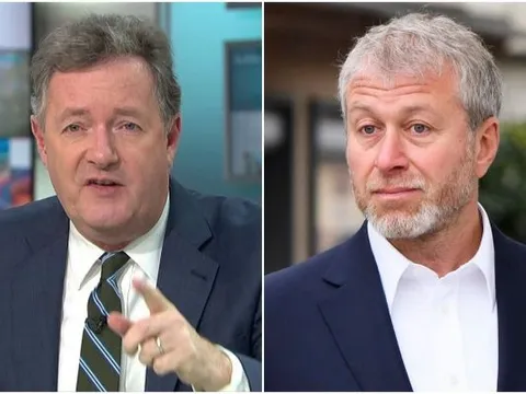 Chỉ trích fan Chelsea vì hô tên Abramovich, Piers Morgan bị lật mặt