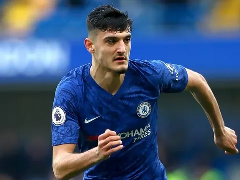 Chia tay Giroud, Chelsea nhanh chóng giữ chân tiền đạo tuổi teen