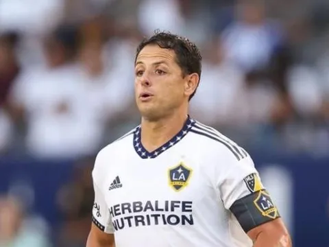 Chicharito nhận tin choáng váng từ HLV Mexico