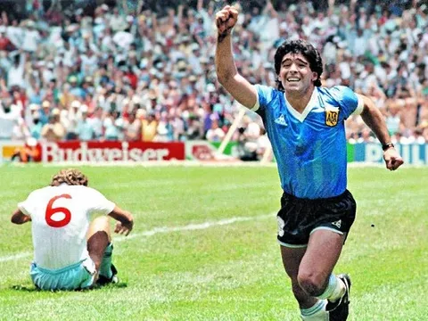 Chiếc áo Maradona mang khi ghi bàn thắng bằng tay đang do ai sở hữu?