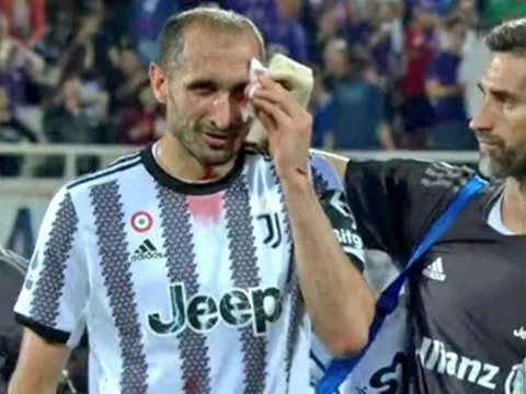 Chiellini đổ máu lần cuối cho Juventus