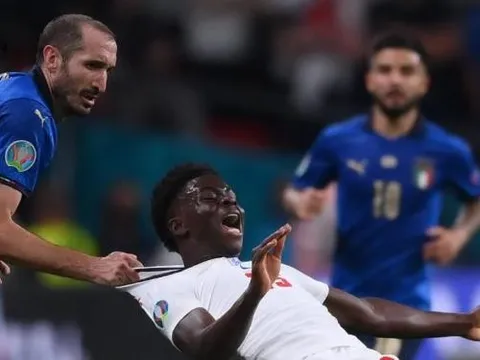 Chiellini thừa nhận sao Arsenal quá tốc độ
