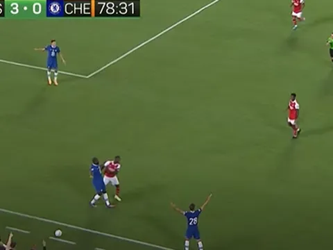 'Chiến thần' Koulibaly hất văng sao Arsenal