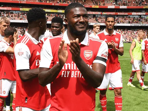 CHÍNH THỨC: Arsenal chia tay cầu thủ đa năng