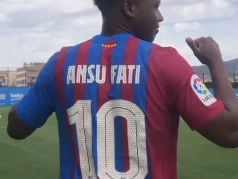 CHÍNH THỨC: Barca công bố chủ nhân áo số 10