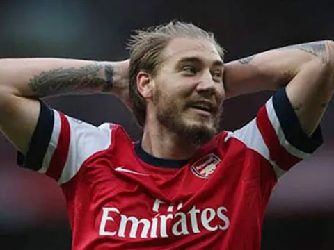 CHÍNH THỨC! Bendtner giải nghệ