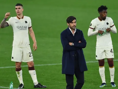 CHÍNH THỨC! Tan nát trước Man Utd, AS Roma ra quyết định "trảm tướng"