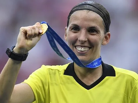 CHÍNH THỨC: Champions League có quyết định lịch sử ở vị trí trọng tài