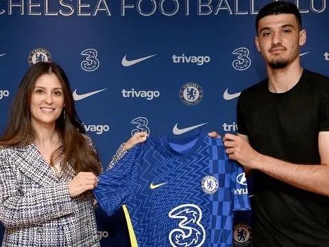 CHÍNH THỨC! Chelsea có bản hợp đồng đầu tiên