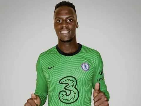 CHÍNH THỨC: Chelsea ra mắt tân binh thứ 7, Kepa như 'ngồi trên đống lửa'