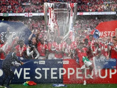 CHÍNH THỨC: Đội thứ 3 thăng hạng Premier League