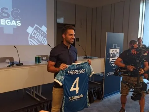 CHÍNH THỨC: Fabregas ký hợp đồng 2 năm, trở thành cổ đông của đội bóng mới