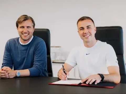 CHÍNH THỨC: Mario Gotze ra mắt đội bóng mới