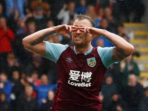 CHÍNH THỨC: 'Kỷ lục gia' Premier League gia hạn hợp đồng, nguyện giải nghệ tại CLB