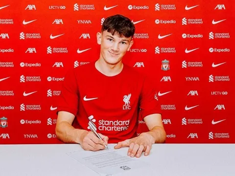 CHÍNH THỨC: Liverpool công bố tân binh thứ 3 sau Darwin Nunez