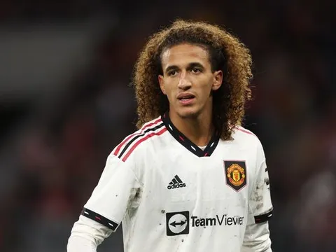 CHÍNH THỨC! Man Utd chia tay cầu thủ thứ 13