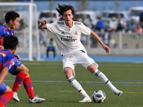 XONG! Man Utd cùng lúc thông báo 3 tân binh