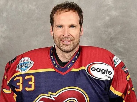 CHÍNH THỨC! Petr Cech trở lại, ký hợp đồng với CLB mới cực sốc