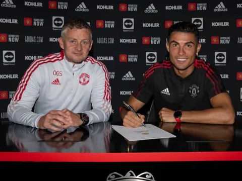 CHÍNH THỨC: Ronaldo ký hợp đồng với Man Utd