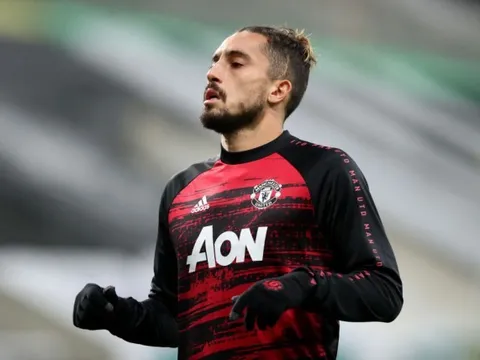 CHÍNH THỨC: Tân binh Alex Telles của Man Utd dương tính với COVID-19