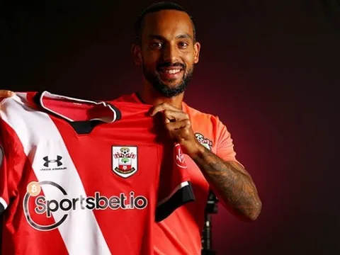 CHÍNH THỨC! Theo Walcott trở về mái nhà xưa
