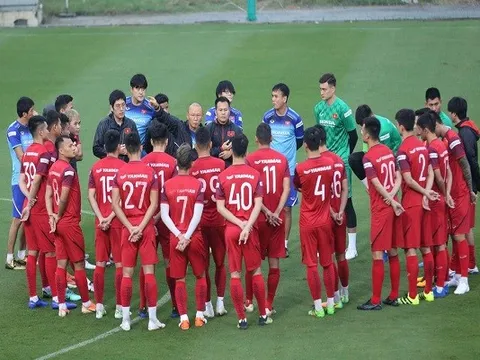 Chờ cuộc thư hùng của hai HLV người Hàn; AFC giám sát buổi tập của ĐT Việt Nam