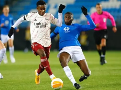 CHOÁNG! Tệ hơn Fernando Torres, sao Molde dâng chiến thắng cho Arsenal