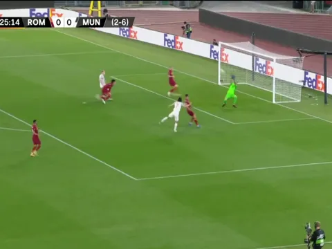 CHOÁNG! Cavani và Greenwood đồng loạt "vứt bỏ" bàn thắng