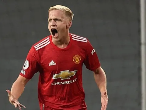 CHOÁNG! Chịu không nổi, Van de Beek hét về phía đồng đội 'thảm họa'